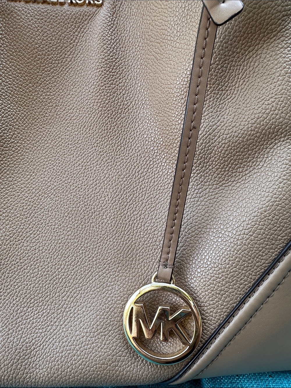 Michael Kors Caramel Brown Leather Shoulder Bag with Gold Accents - Picture 2 of 8